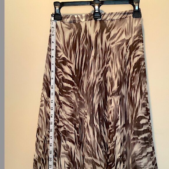 Talbots Classic  summer Zebra print pleated and lined skirt Size 10, side zipper - Picture 4 of 8